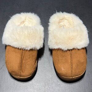 Girls Size 2 Tan and Cream Sippers Brand New